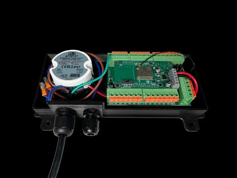 Photograph from the datasheet of Neutron NS in an open enclosure with a built-in power supply.